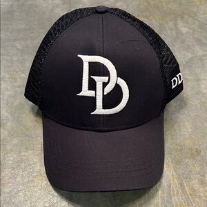 DDAM Black and white hat